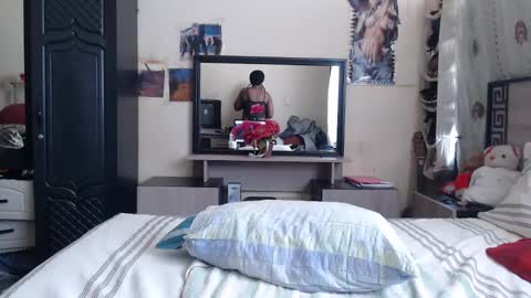 bouncingassxx online show from April 10, 2026, 11:37 am