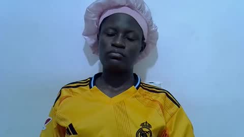 Snapshot of bouncy_vee chatting on May 19, 2026, 12:27 am bouncy_vee online show from May 19, 2026, 12:27 am