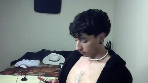 Snapshot of boy_fox_guys chatting on December 9, 2024, 4:12 am Boy Astro online show from December 9, 2024, 4:12 am