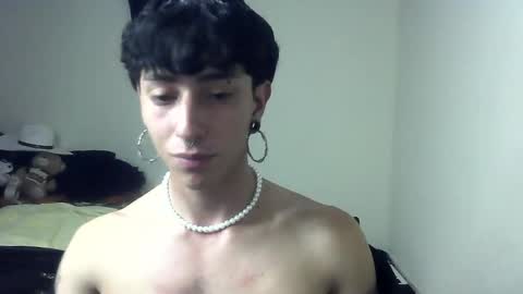 Snapshot of boy_fox_guys chatting on December 19, 2024, 12:02 am Boy Astro online show from December 19, 2024, 12:02 am
