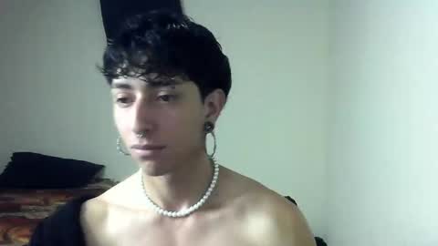 Snapshot of boy_fox_guys chatting on December 21, 2024, 12:59 pm Boy Astro online show from December 21, 2024, 12:59 pm