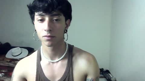 Snapshot of boy_fox_guys chatting on December 27, 2024, 12:29 am Boy Astro online show from December 27, 2024, 12:29 am