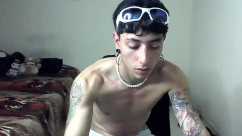 Snapshot of boy_fox_guys chatting on January 17, 2025, 12:42 am Boy Astro online show from January 17, 2025, 12:42 am