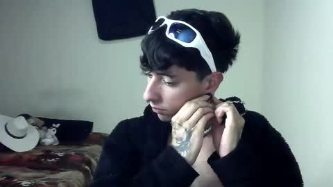 Snapshot of boy_fox_guys chatting on January 17, 2025, 12:52 pm Boy Astro online show from January 17, 2025, 12:52 pm