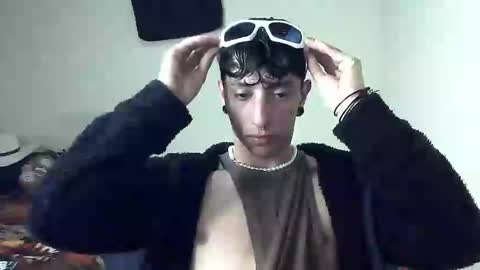 Snapshot of boy_fox_guys chatting on January 20, 2025, 4:10 am Boy Astro online show from January 20, 2025, 4:10 am