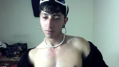 Snapshot of boy_fox_guys chatting on January 21, 2025, 4:43 am Boy Astro online show from January 21, 2025, 4:43 am