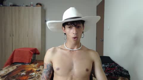 Snapshot of boy_fox_guys chatting on February 11, 2025, 12:59 am Boy Astro online show from February 11, 2025, 12:59 am