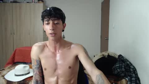 Snapshot of boy_fox_guys chatting on February 11, 2025, 4:01 am Boy Astro online show from February 11, 2025, 4:01 am