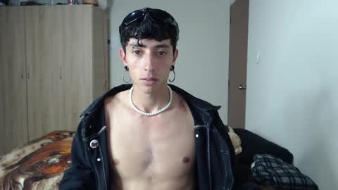 Snapshot of boy_fox_guys chatting on February 12, 2025, 1:19 am Boy Astro online show from February 12, 2025, 1:19 am