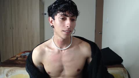 Snapshot of boy_fox_guys chatting on February 25, 2025, 12:25 am Boy Astro online show from February 25, 2025, 12:25 am