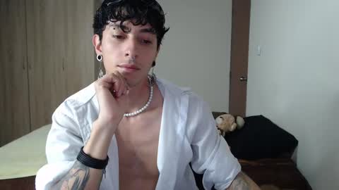 Snapshot of boy_fox_guys chatting on February 28, 2025, 1:05 am Boy Astro online show from February 28, 2025, 1:05 am