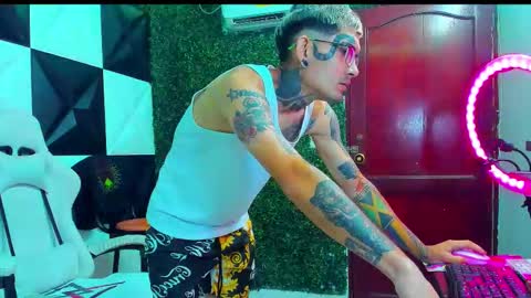 Snapshot of boy_tatto77 chatting on March 10, 2026, 1:05 pm boy_tatto77 online show from March 10, 2026, 1:05 pm