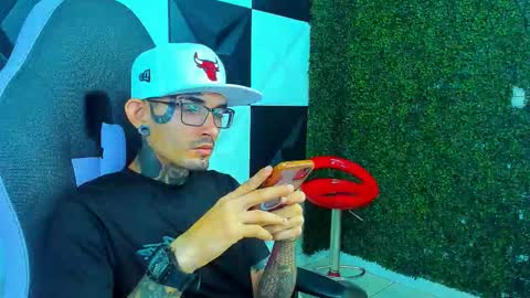 Snapshot of boy_tatto77 chatting on March 22, 2026, 12:41 pm boy_tatto77 online show from March 22, 2026, 12:41 pm