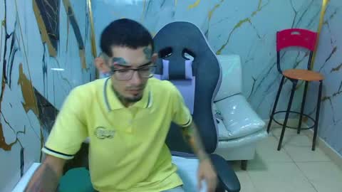 boy_tatto77 online show from May 6, 2026, 11:48 am