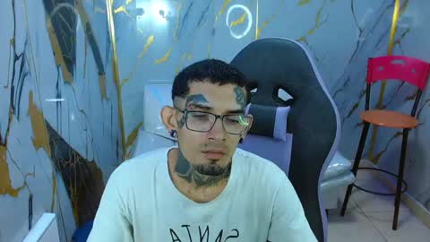 boy_tatto77 online show from May 14, 2026, 11:28 am