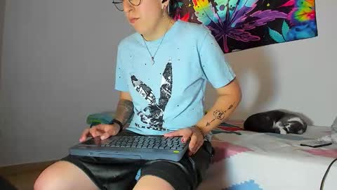Edward ftm trans queerslave online show from December 22, 2025, 3:20 pm