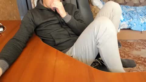 BoyApollon online show from November 16, 2025, 8:42 am