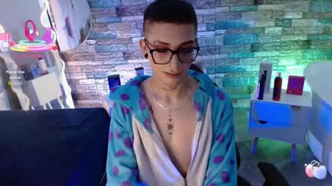 boyfox_tay online show from September 24, 2025, 4:16 am