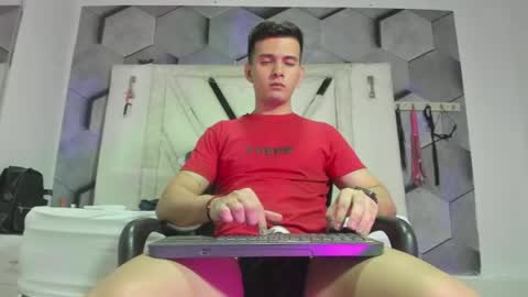 boyhot_mio online show from July 25, 2026, 3:04 am