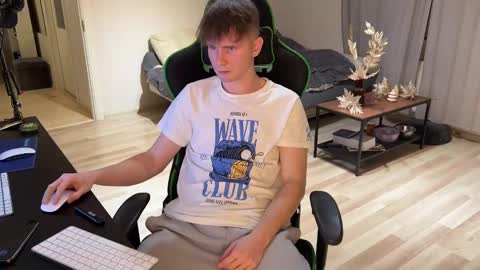 Eddie online show from December 15, 2024, 5:53 pm