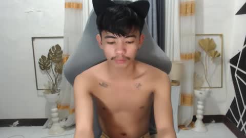 Snapshot of boynextdoor4ux chatting on December 5, 2024, 8:33 am HI IM JAMES DONT FORGET GIVE ME THUMBS UP AND JOIN TO MY FANCLUB online show from December 5, 2024, 8:33 am