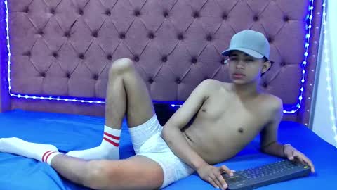 ALEX - TAYLER  -MIKE online show from February 19, 2025, 2:44 pm