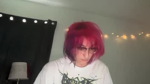 Snapshot of boywithbug chatting on April 4, 2026, 7:22 pm boywithbug online show from April 4, 2026, 7:22 pm