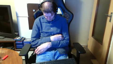 bponie1 online show from January 25, 2025, 2:04 am