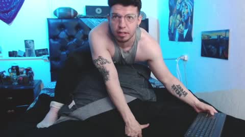 Snapshot of brad_hot_boy chatting on January 11, 2025, 4:14 pm brad hot boy online show from January 11, 2025, 4:14 pm