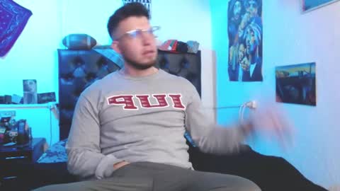 brad hot boy online show from November 4, 2025, 4:00 am