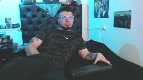 brad hot boy online show from May 6, 2026, 4:23 pm