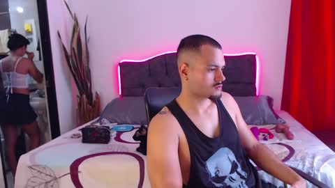 Snapshot of bradandjenn chatting on September 23, 2025, 1:36 pm Your favorite couple and the best butt on Chatur online show from September 23, 2025, 1:36 pm