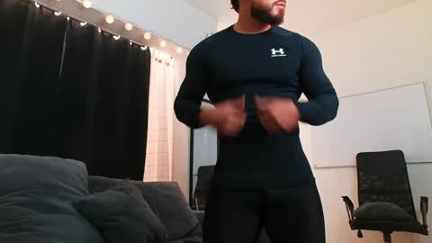 Snapshot of bradley_martinez chatting on December 24, 2024, 7:22 pm Bradley Martinez online show from December 24, 2024, 7:22 pm