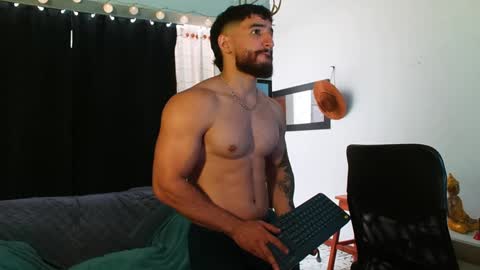 Snapshot of bradley_martinez chatting on January 30, 2025, 5:28 pm Bradley Martinez online show from January 30, 2025, 5:28 pm