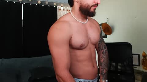 Snapshot of bradley_martinez chatting on February 4, 2025, 3:15 pm Bradley Martinez online show from February 4, 2025, 3:15 pm
