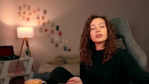 Snapshot of branchwithflowers chatting on October 15, 2025, 11:43 am Lilly online show from October 15, 2025, 11:43 am