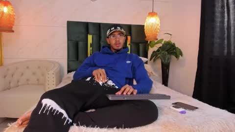 Brand  online show from November 17, 2025, 12:33 pm