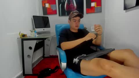 brandom_tobias_19 online show from September 9, 2025, 2:44 am
