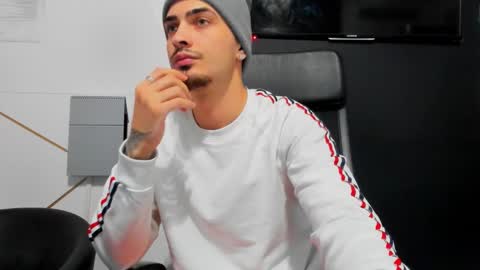 BrandonTateX online show from December 17, 2025, 5:08 pm