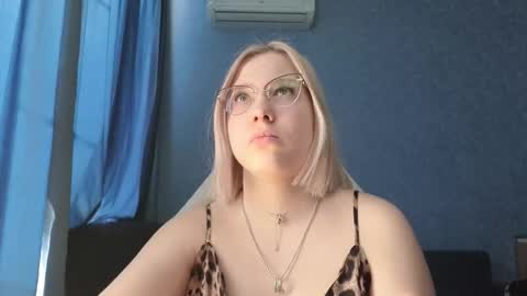 Snapshot of brandy__stars chatting on March 23, 2026, 3:43 am Belle online show from March 23, 2026, 3:43 am