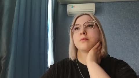 Snapshot of brandy__stars chatting on March 27, 2026, 8:09 am Belle online show from March 27, 2026, 8:09 am