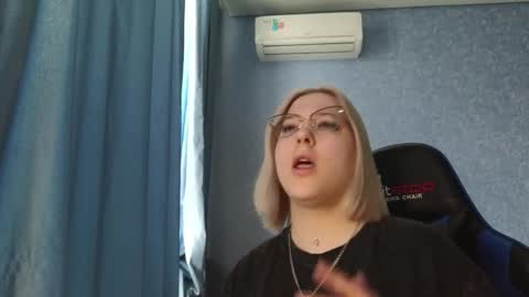 Snapshot of brandy__stars chatting on March 27, 2026, 8:26 am Belle online show from March 27, 2026, 8:26 am