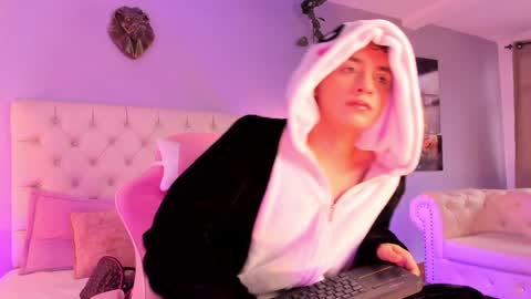   online show from December 23, 2024, 1:13 pm