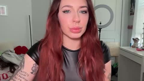 Snapshot of bratbarbie chatting on November 11, 2025, 8:42 pm Goddess Samantha online show from November 11, 2025, 8:42 pm