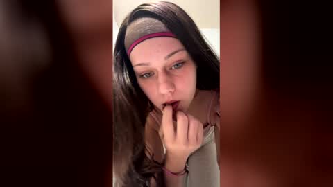 Snapshot of brattezz chatting on April 3, 2026, 4:38 pm brattezz online show from April 3, 2026, 4:38 pm
