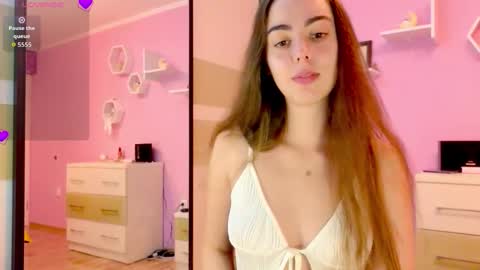 Snapshot of bratty_bun chatting on October 16, 2025, 5:25 pm Annie online show from October 16, 2025, 5:25 pm