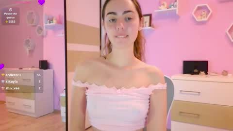 Snapshot of bratty_bun chatting on November 8, 2025, 6:40 pm Annie online show from November 8, 2025, 6:40 pm