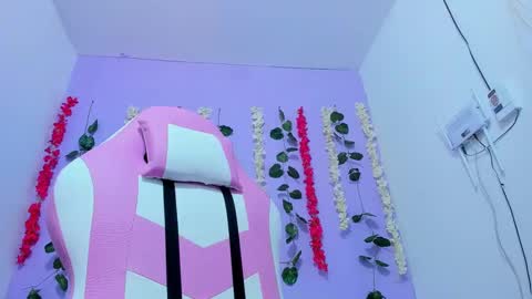 bratz_evans online show from December 16, 2024, 1:43 pm