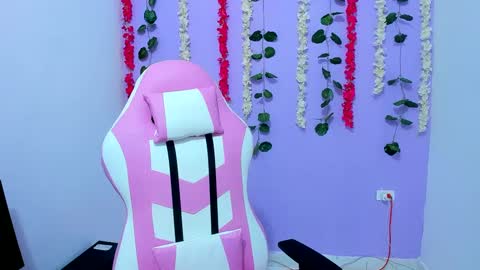 bratz_evans online show from December 18, 2024, 9:47 am