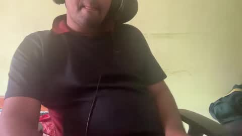 Snapshot of brazzerslover chatting on February 19, 2025, 9:17 am dont tell me u like to see me if you cant follow me online show from February 19, 2025, 9:17 am